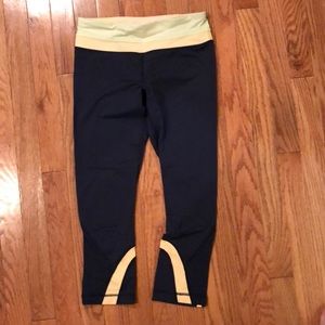 ❤️Size 4 Lululemon crops❤️ Great shape